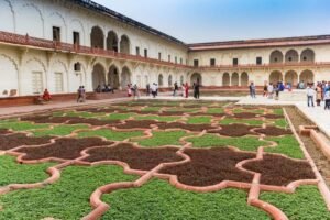 41-The-Anguri-Bagh-gardens-in-agra-fort-1024x683-min